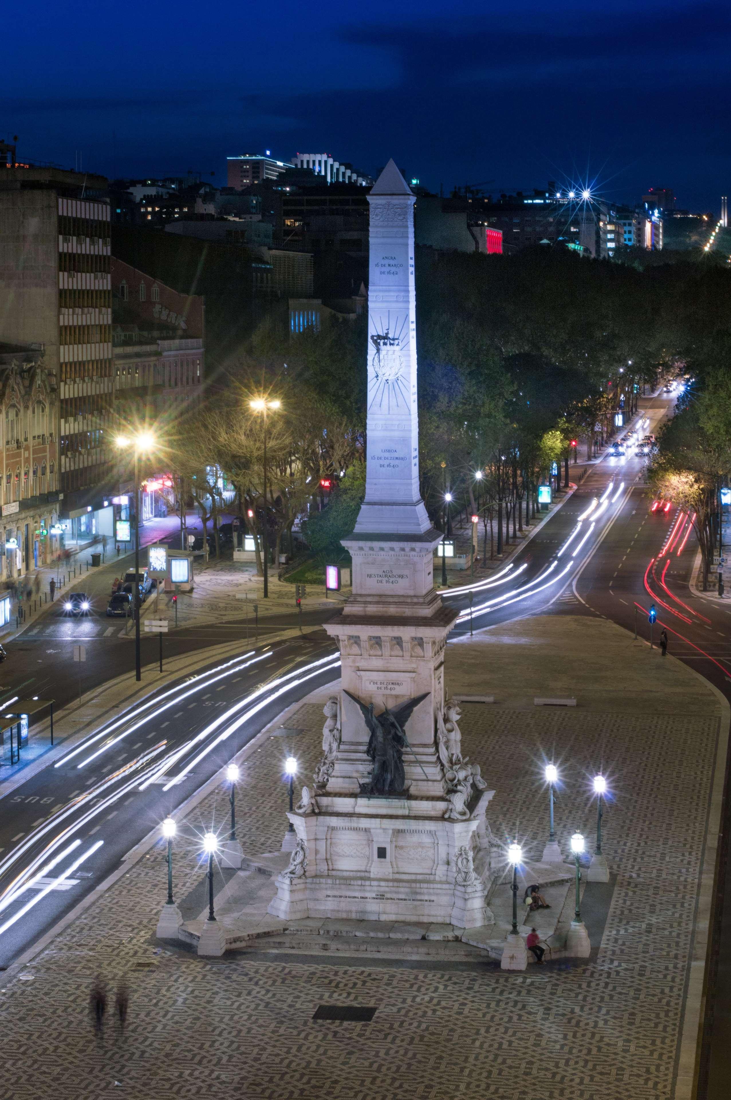 فندق Altis Avenida Lisboa المظهر الخارجي الصورة The London Stone at night